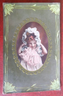 Cpa Portrait Petite Fille En Médaillon - Relief Art Nouveau - Abbildungen