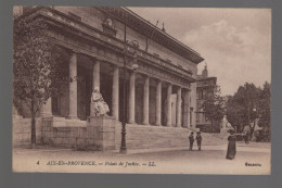 CPA - 13 - N°4 - Aix-en-Provence - Palais De Justice - Petite Animation - Circulée - Aix En Provence