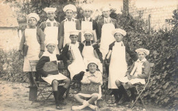 Carte Photo Groupe D'enfants Cuisiniers - Photographs