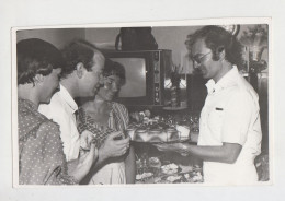 People, Home Party Scene, Room Interior, Old Tv, Vintage Orig Photo 13.1x8.3cm. (22692) - Persone Anonimi