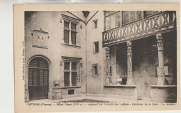 Poitiers 86  Carte Non Circulée_Hotel Fumé ( XVe S)Aujourdhui  Faculté Des Lettres_Interieur De La Cour-La Galerie - Poitiers