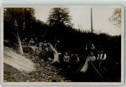 10675521 - Erntehelfer Familie  Zweige Zum Flechten - Andere & Zonder Classificatie