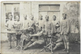 LE 11e REGIMENT  POSE LES  MITRAILLEUSES .  La SAINT - ETIENNE  ET  MITRAILLEUSE  HOTCHKISS - Oorlog 1914-18