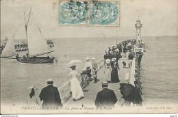 Trouville (14) - Les Jetées Au Moment De La Marée - Phare - Animée - Trouville