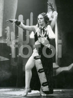 1940s BELLY DANCER FRAU WOMAN FEMME THEATRE DANCE MEDIUM PHOTO FOTO - Persone Anonimi