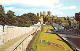 R143072 The Minster From The City Walls. York - Monde