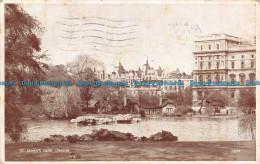 R141501 St. James Park. London. Photo Brown. Valentine. 1949 - Autres & Non Classés