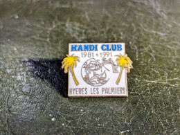 B Pins Pins Handi Club Hyeres Les Palmiers Toulon Provence Cslk Badge Lapel Pin Tres Bon Etat - Beau Pins Emaillé Taille - Asociaciones