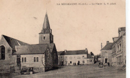 La Meignanne Animée La Place Eglise Tacot - Autres & Non Classés