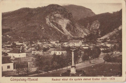 Romania - Campulung Muscel - Rucarul Vazut Din Spatele Statuii Eroilor 1877-1878 - Rumänien