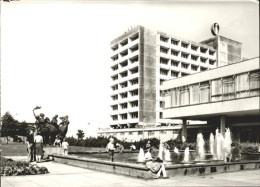 72081186 Rostock Mecklenburg-Vorpommern Interhotel Warnow Springbrunnen Denkmal  - Rostock