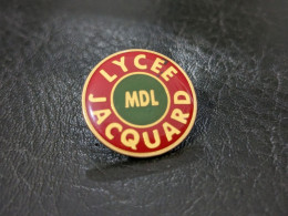 D Pins Pin's MDL Lycee Jacquard La Maison Des Lyceens Lavelanet Caudry Badge Tres Bon Etat Diametre : 19 Mm Envois Soign - Associazioni