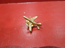 PIN'S " AVION ". - Aerei