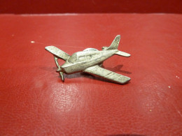 PIN'S " AVION ". - Airplanes