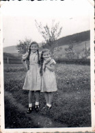 H2573 - Kleine Mädchen Mit Langen Zöpfen Zopf - Young Girl - Photographs