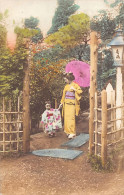 JAPAN - Geisha With A Pink Umbrella And A Child In Kimono - REAL PHOTO TINTED - Andere & Zonder Classificatie