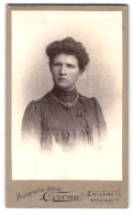 Fotografie Corona, Zwickau I. S., Wilhelmstr. 7, Portrait Dame Im Biedermeierkleid Mit Perlenkette  - Anonymous Persons