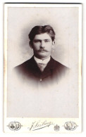 Fotografie J. Seiling, München, Prielmayerstr. 18, Portrait Junger Mann Im Anzug Mit Oberlippenbart  - Anonymous Persons