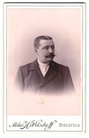 Fotografie H. Welschoff, Bielefeld, Göbenstr. 26, Portrait Herr Im Anzug Mit Kaiser Wilhelm Bart  - Anonymous Persons