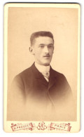 Photo A Prouzet, Paris, 17, Bd., Sébastopol, Portrait De Junger Herr Im Anzug Avec Krawatte  - Anonieme Personen