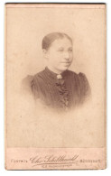 Fotografie Chr. Schildknecht, Fürth I /B., Mühlstrasse11, Portrait Junge Dame Mit Zurückgebundenem Haar  - Anonyme Personen