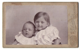 Fotografie R. P. Adrian, Nakskov, Söndergade, Portrait Kleines Mädchen Und Baby In Hübscher Kleidung  - Anonieme Personen