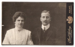 Fotografie Axel Sjöberg, Malmö, Stortorget, Portrait Junges Paar In Hübscher Kleidung  - Anonieme Personen