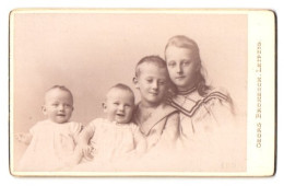 Fotografie Georg Brokesch, Leipzig, Zeitzerstrasse 2, Portrait Modisch Gekleidetes Kinderpaar Mit Zwei Kleinkindern  - Anonieme Personen