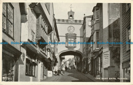 R143971 The East Gate. Totnes. 1956 - Wereld