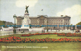 R636455 London. Buckingham Palace And Victoria Memorial. J. Salmon - Autres & Non Classés