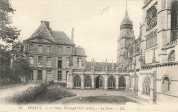 CPA Évreux-Palais Episcopal-La Cour-24       L2946 - Evreux