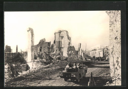 Cartolina Monte Cassino, Schlacht 1944, Amphibisches Fahrzeug Passiert Ruinen  - Sonstige & Ohne Zuordnung