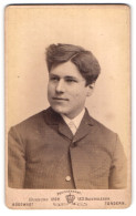 Fotografie Jacob A. Bödewadt, Tondern, Portrait Junger Charmanter Mann Im Jackett  - Anonyme Personen