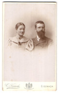 Fotografie C. Remde, Eisenach, Frauenberg 29, Portrait Eines Elegant Gekleideten Jungen Paares  - Anonymous Persons