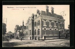 CPA Doullens, Ecole Communale Et Rue De La Gare  - Doullens