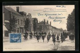 CPA Lamotte-Beuvron, La Grande Rue, Passage D`un Bataillon De Chasseurs Cyclistes  - Lamotte Beuvron