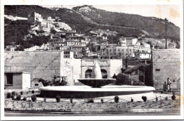 27-5-2024 (6 Z 18) Gibraltar Town Entrance & Fountain (older B/w) - Gibilterra