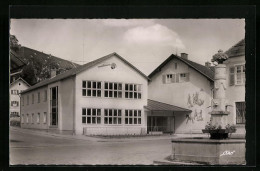 AK Marktoberdorf /Allg., Mädchenschule Und Brunnen  - Andere & Zonder Classificatie