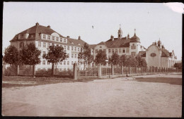 Fotografie Brück & Sohn Meissen, Ansicht Pulsnitz I. Sa., Partie An Der Neue Schule, Spiegelverkehrt  - Lieux