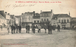 CPA TOP CARTE-Le Mesle Sur Sarthe-Place Du Marché Un Jour De Prime-RARE En écriture Rouge         L2947 - Le Mêle-sur-Sarthe