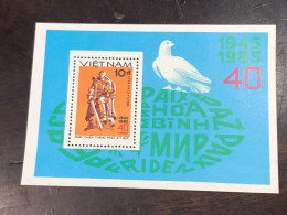 VIET  NAM  STAMPS BLOCKS-34(1985 Victory And Peace)1 Pcs Good Quality - Viêt-Nam