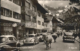 72073841 Garmisch-Partenkirchen Innenstadt Viehtrieb Kuehe Zugspitze Alpenblick  - Garmisch-Partenkirchen