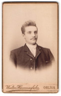 Fotografie Walter Hammerfahr, Ohligs, Junger Mann Mit Hochstehenden Haaren Und Oberlippenbart  - Anonymous Persons