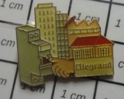 516b Pin's Pins / Beau Et Rare / MARQUES / ELECTRICITE LEGRAND DISJONCTEUR MAISON IMMEUBLE - Trademarks