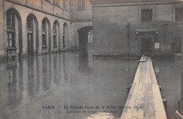 75-PARIS LA GRANDE CRUE 1910 LA COUR DU DEPOT-N°5170-A/0079 - Inondations De 1910