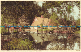 R639214 Flatford. The Bridge And Thatched Cottage Tea Garden. Photochrom - Monde