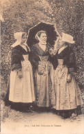 56-VANNES FOLKLORE LES TROIS COSTUMES-N°5175-B/0259 - Vannes