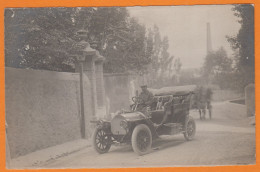 CPA   Carte Photo   Vieille Automobile   "  Conducteur Avec Son Chien "    Non écrite - Verzamelingen & Kavels