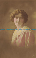 R638081 Young Woman Portrait. RP. Postcard - Mundo