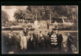 Foto-AK Bad Brückenau, Feierliche Gesellschaft In Einem Park Mit Promenade, 1926  - Sonstige & Ohne Zuordnung